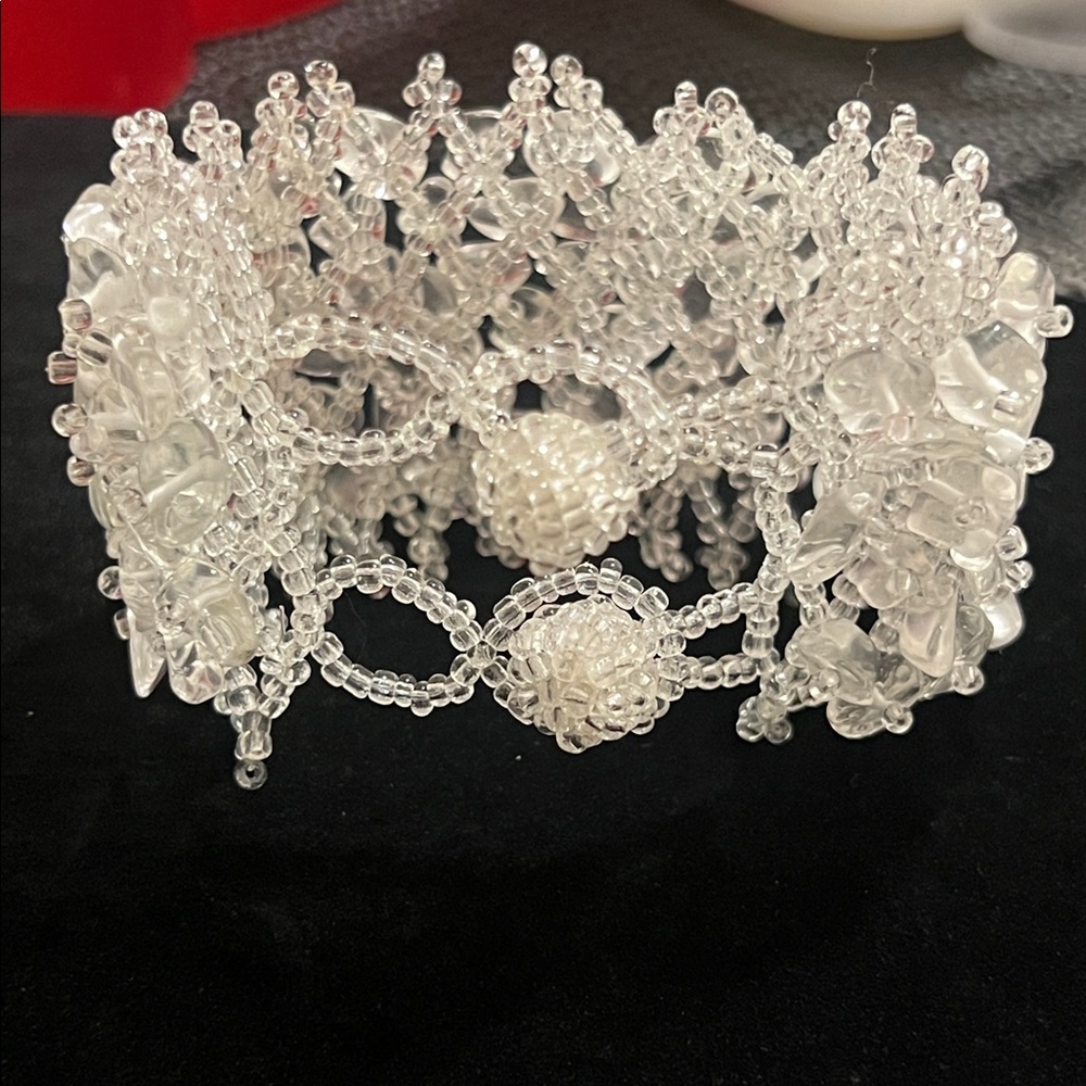 Elegant Beaded Bracelet - Picture 2 of 6